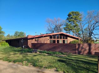 607 N 3rd St, Lindsborg, KS 67456