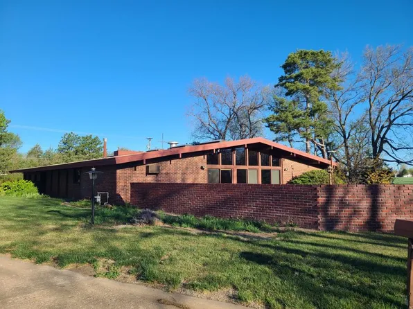 607 N 3rd St, Lindsborg, KS 67456
