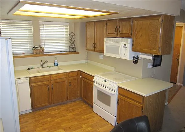 10673 Eudora Way — Photo 6