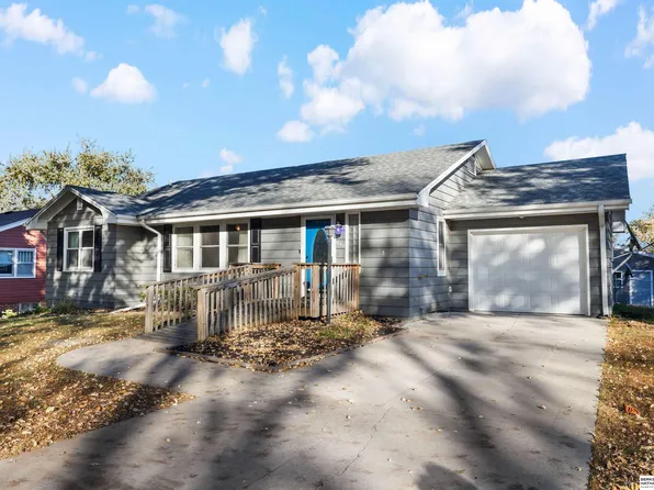 540 N 6th St, Arlington, NE 68002