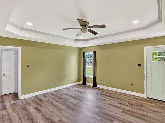 5th image of 1014 Webb St