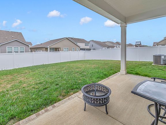 3rd image of 405 Wind Dance Dr