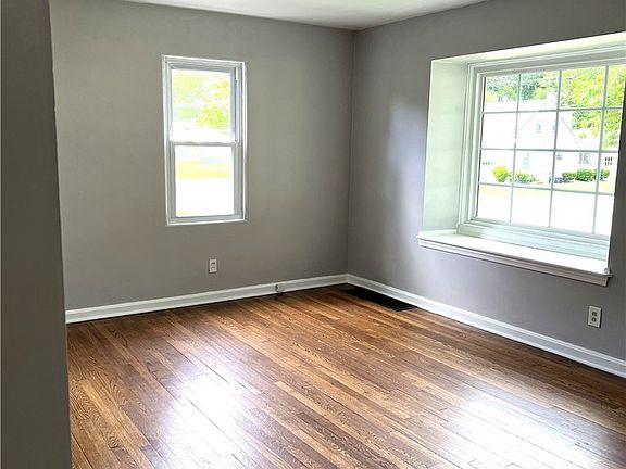 3rd image of 529 S Madison Ave
