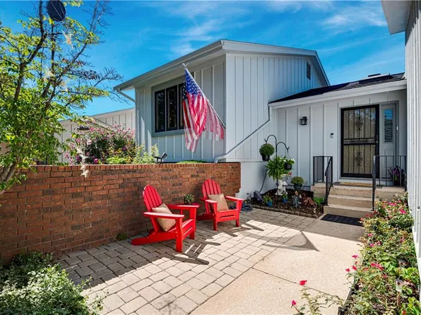 48 Woodbridge Ln, Kansas City, MO 64145