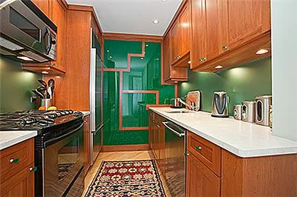 Sold by R New York | media 13