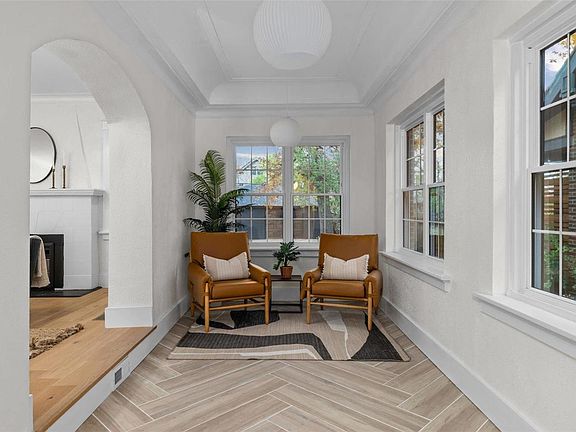 5th image of 7055 Forsyth Blvd