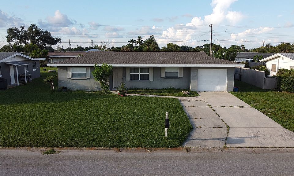 1st image of 559 Oxford Dr
