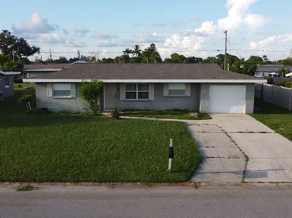 559 Oxford Dr, Venice, FL 34293
