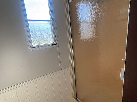 5th image of 824 Browns Ridge Rd