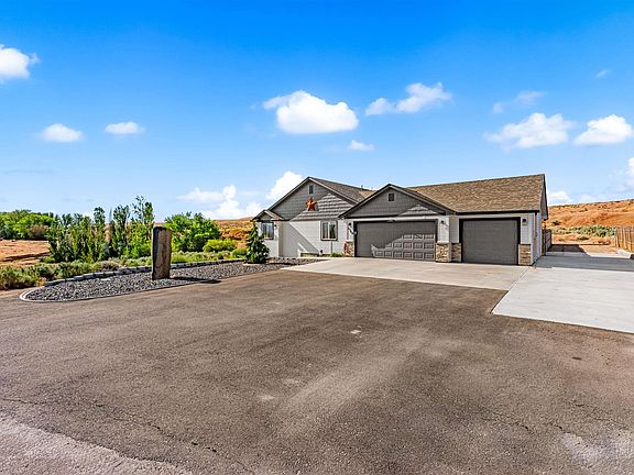 3rd image of 3768 Dundee Dr