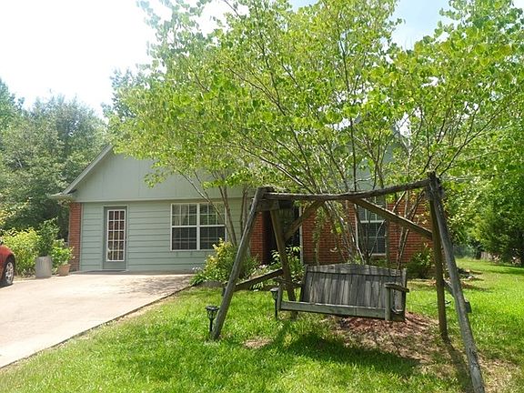 3rd image of 2110 Harris Dr