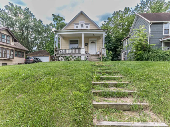 245 W Homer St, Freeport, IL 61032