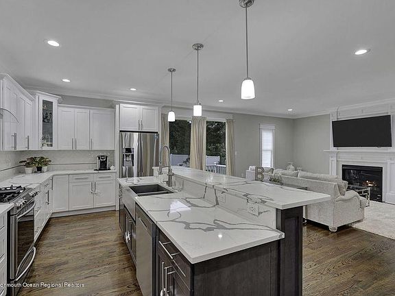 2nd image of 601 W Park Ave