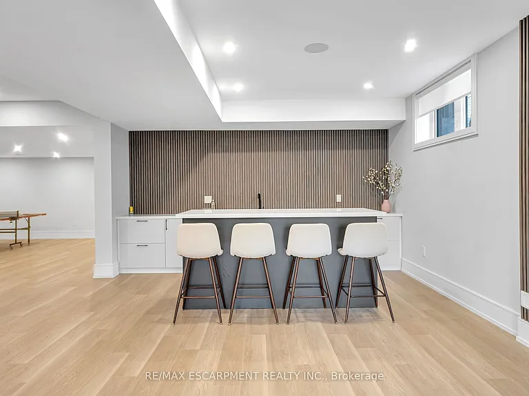 221 Morden Rd E — Photo 42