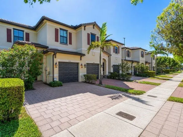 10371 W 32nd Ln, Hialeah, FL 33018
