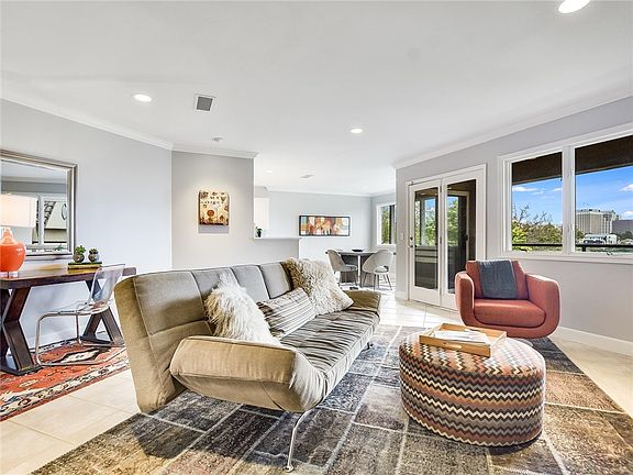 4th image of 1201 Castle Hill St APT 303
