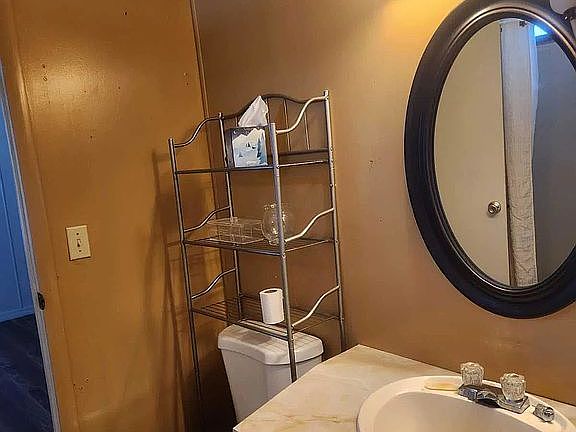 5th image of 404 Buffalo St