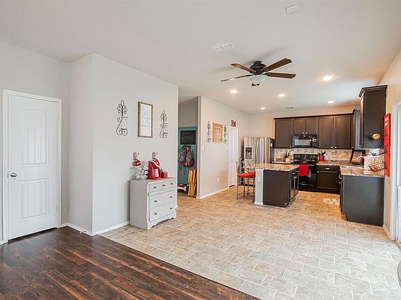 4th image of 9016 Cranston Ct
