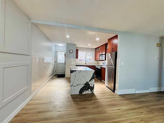 5th image of 1672 E Marlyn Way NE