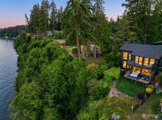 10567 NE Sunrise Bluff Ln, Bainbridge Island, WA