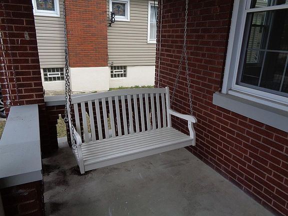 3rd image of 3864 Meyerfeld Ave