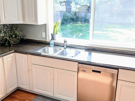 5th image of 5421 Louise Street SW