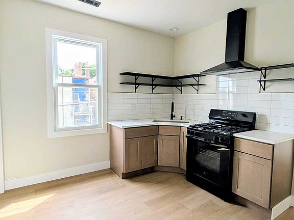 5th image of 5445 S Winchester Ave