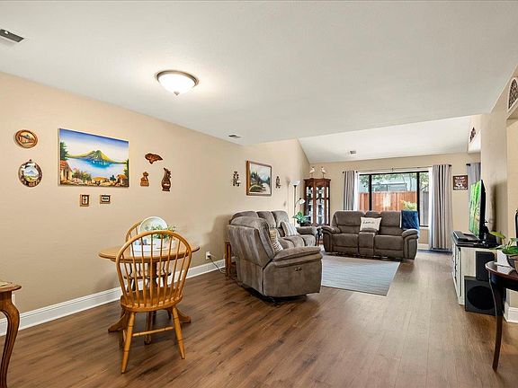 3rd image of 17081 Creekside Cir