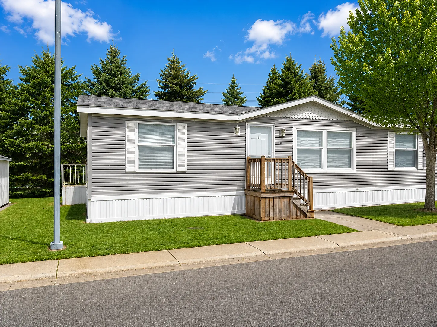 3 bed, 1056 sqft, $1,249 — Photo 1