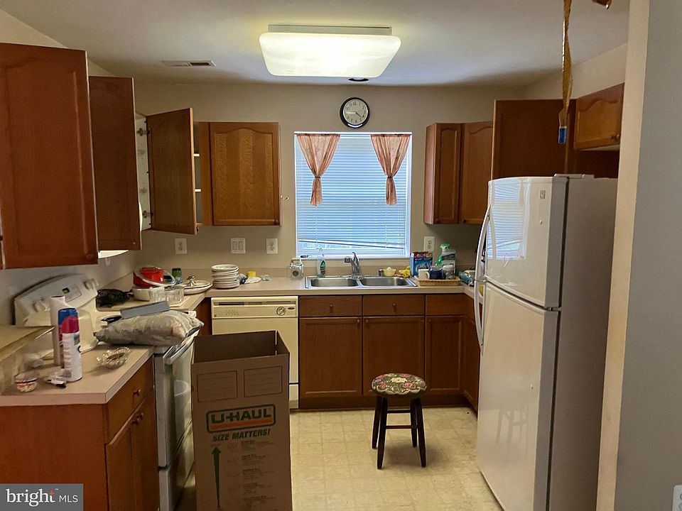 2nd image of 2508 Shelley Cir #8-1C