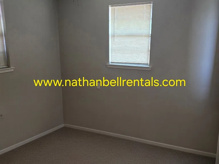 1075 22nd St NE — Photo 4