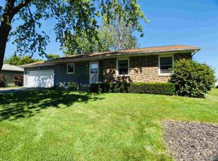 304 6th Ave, Newhall, IA 52315