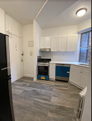 Rented by Current Real Estate Advisors | media 22