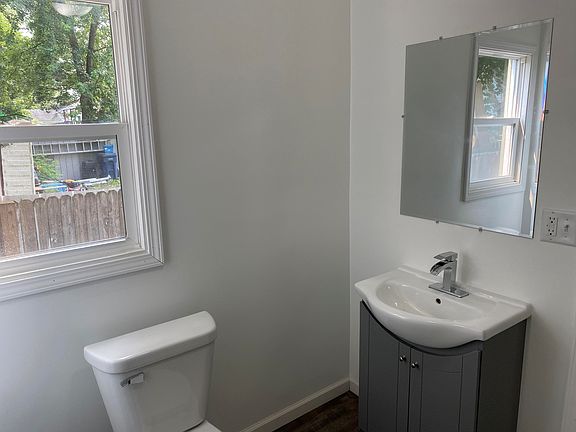 5th image of 403 E Jerolene St