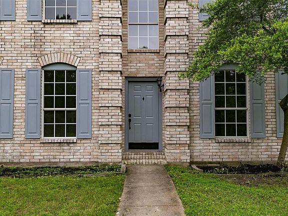 3rd image of 820 Eagle Dr