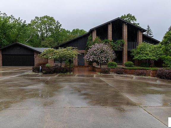 2nd image of 710 Summit Ave
