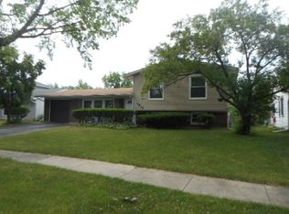 7834 Carlisle Dr, Hanover Park, IL