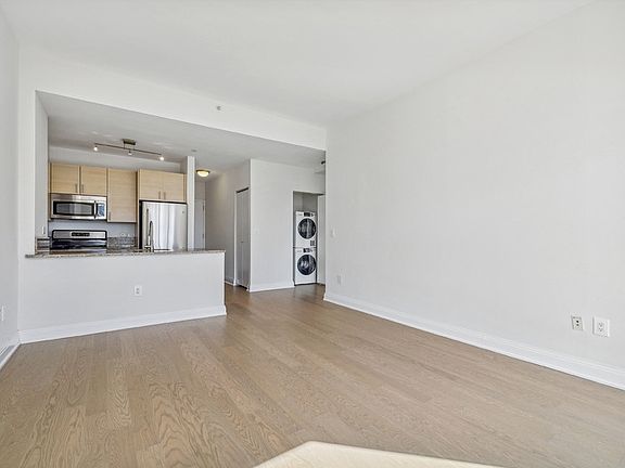 4th image of 125 W 31st St APT 27J