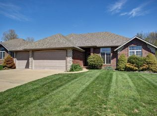1739 W Village Ln, Springfield, MO 65807