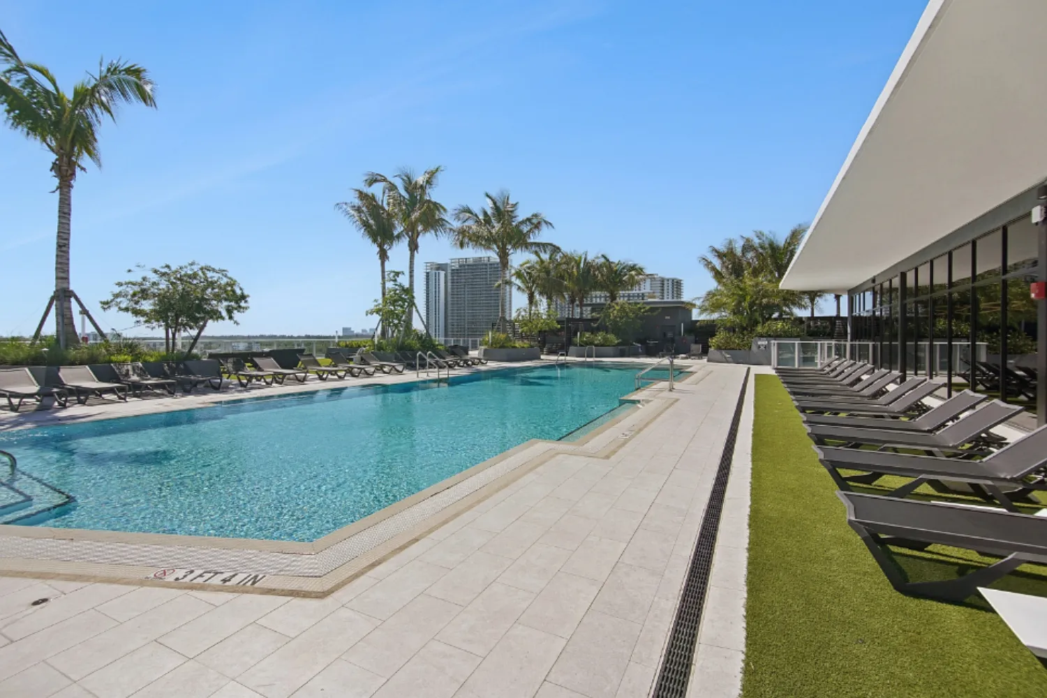 Aura North Miami Beach — Photo 2
