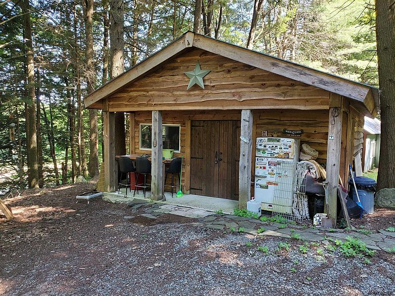 2nd image of 000 RIVER Road
