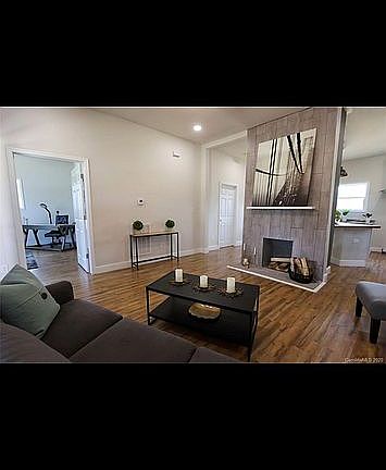 3rd image of 1020 Railroad Ave