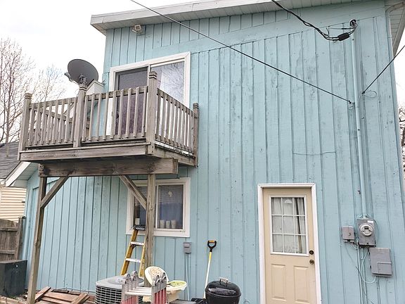 5th image of 1613 Round Lake Dr