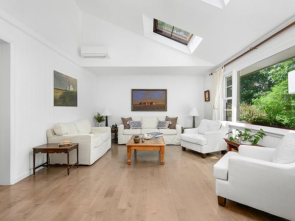 4th image of 215 Cove View Road