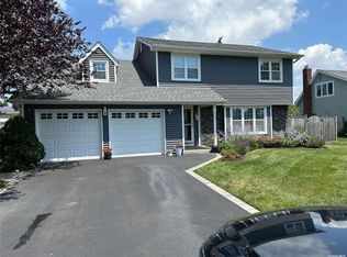 333 Kimberly Pl, West Islip, NY 11795