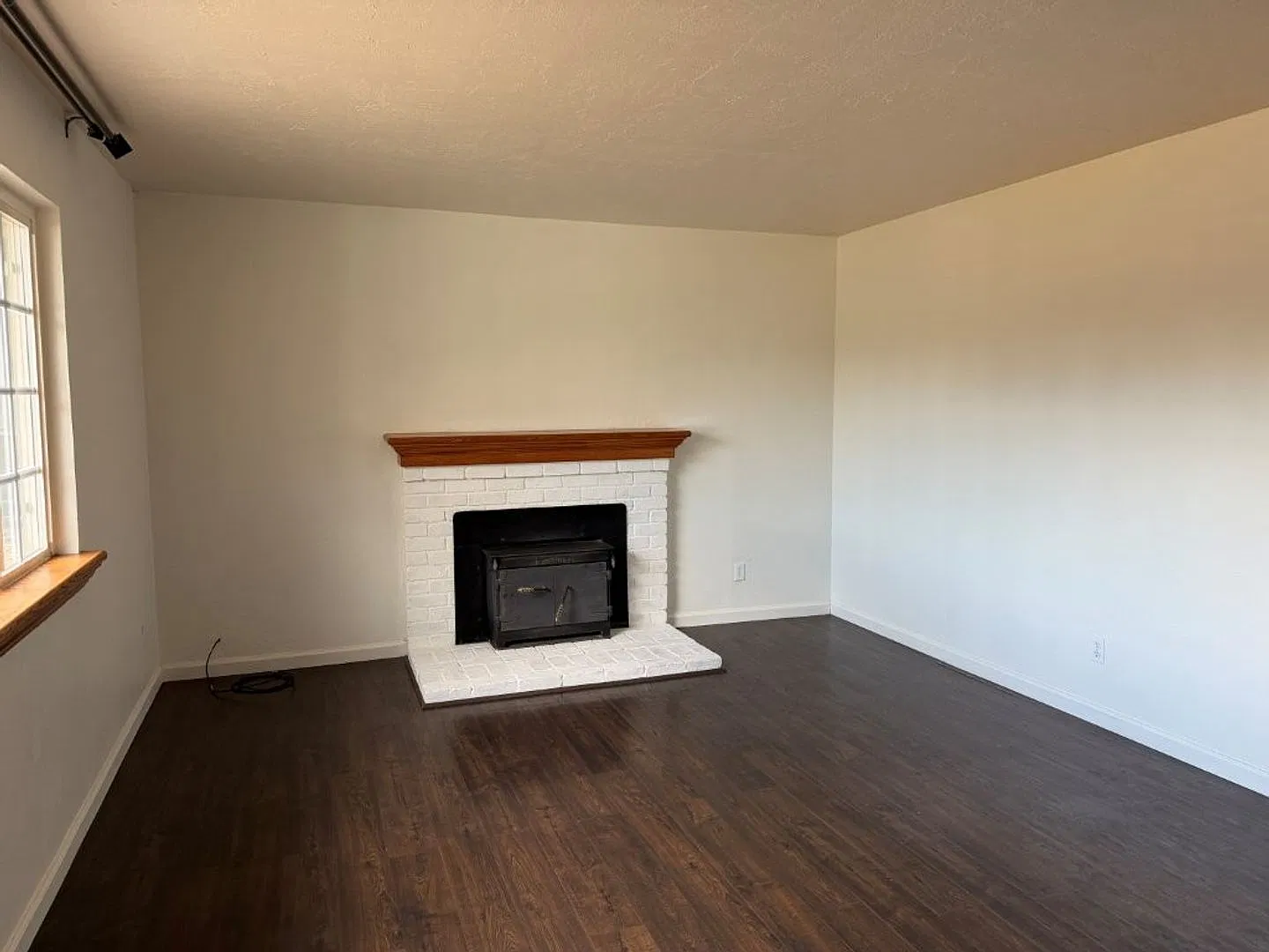 Spacious 3-Bedroom Home on a Cul-de-Sac — Photo 2