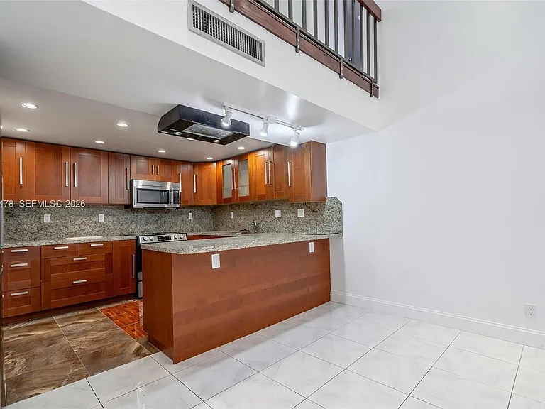 20347 W Country Club Dr #Townhouse 15 — Photo 3