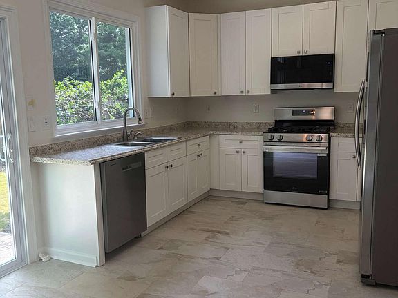 4th image of 3075 Keyingham Way