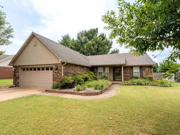 207 Crain Dr, Searcy, AR 72143