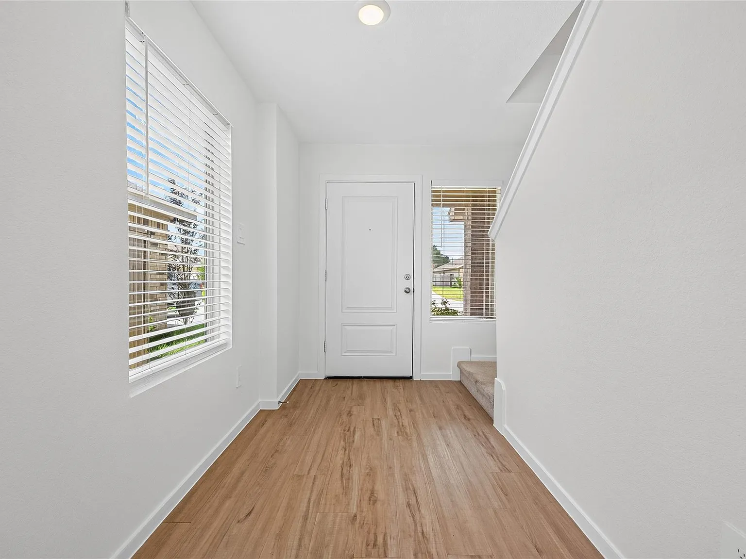 4 bed, 2.5 bath, 2300 sqft, $2,200 — Photo 3